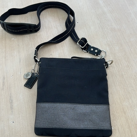 Coach crossbody - Picture 1 of 7